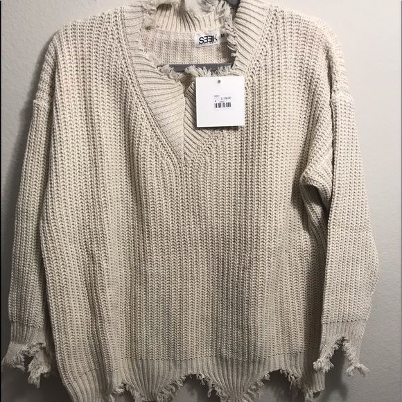 LF Sweaters - LF Stores NWT🎈Distressed Oversized sweater